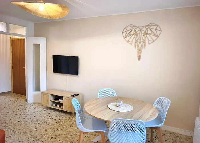 Quiet Flat In Neat Beaches And Downtown Διαμέρισμα