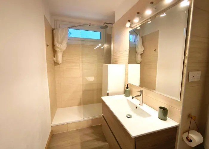 Quiet Flat In Neat Beaches And Downtown