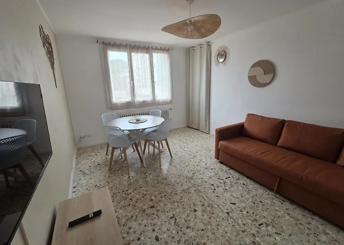 Quiet Flat In Neat Beaches And Downtown